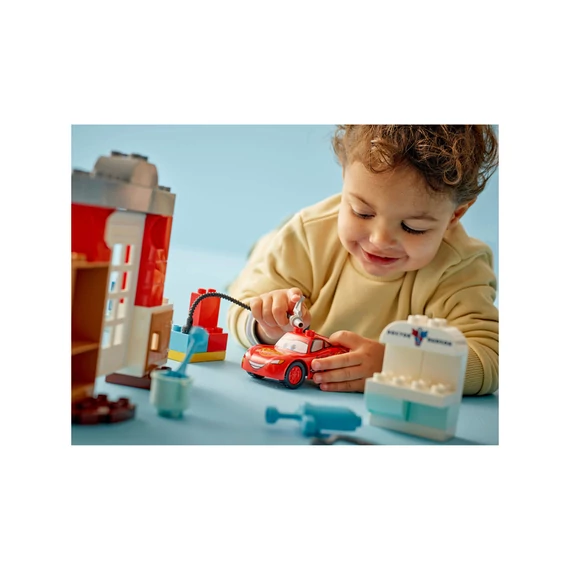LEGO Duplo disney 10456 Mcqueen látogatása doki garázsában