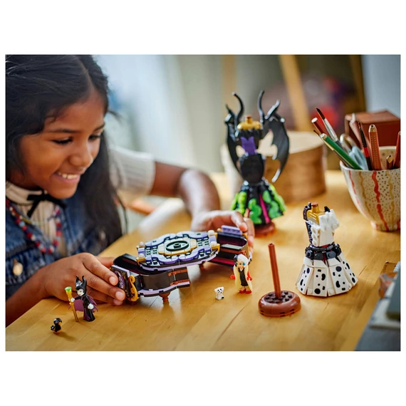 LEGO Disney 43262 Demóna és Szörnyella De Frász ruhái