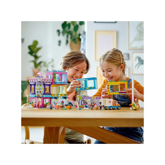 LEGO Friends 41704 Fő utcai épület